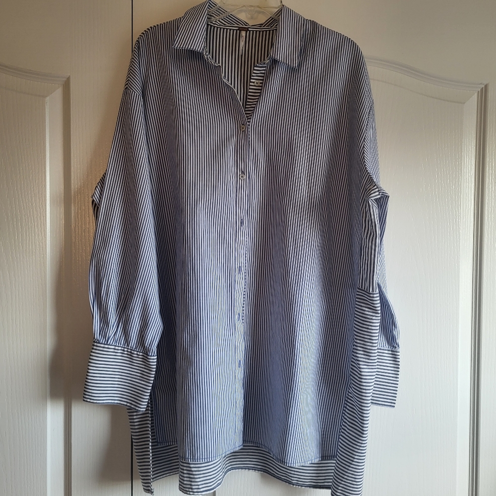Free People Striped Button down shirt 2 toned blue white size L Coastal